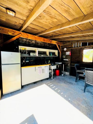 5 acre lake kitchen